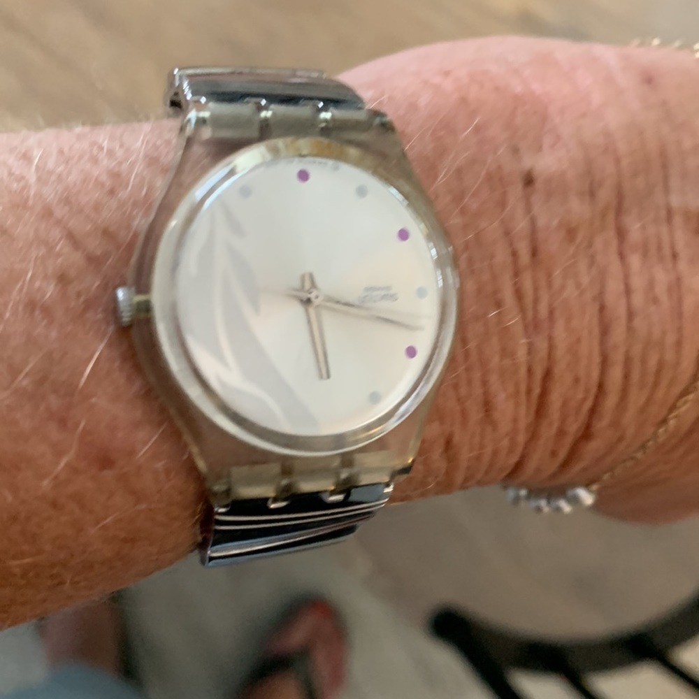 Swatch Watch Women’s Vintage Silver and Purple and white  In EUC ! Needs battery - Picture 2 of 7